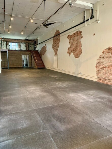 More Photos Of 62-66 Windward Ave, Venice Storefront Retail Office For Lease