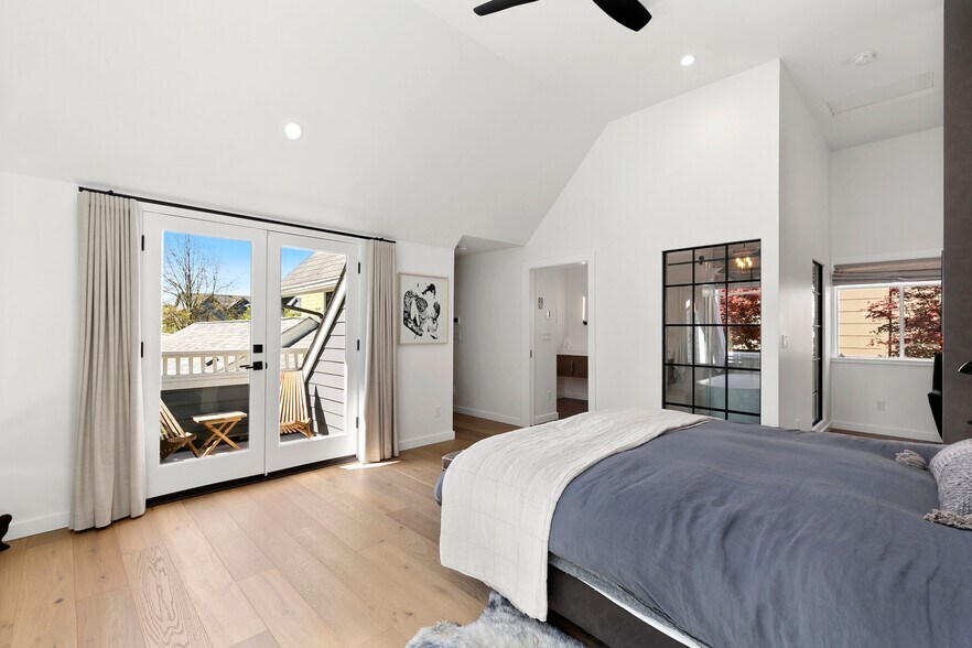 More Photos Of 5932 California Ave SW, Seattle Office Residential For Sale