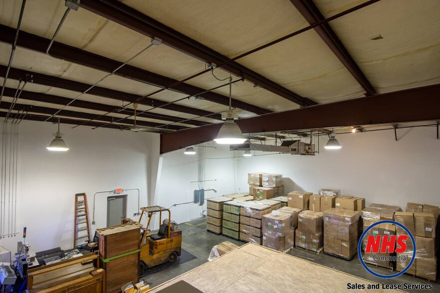 More Photos Of 5300 N 57th St, Lincoln Light Distribution For Lease
