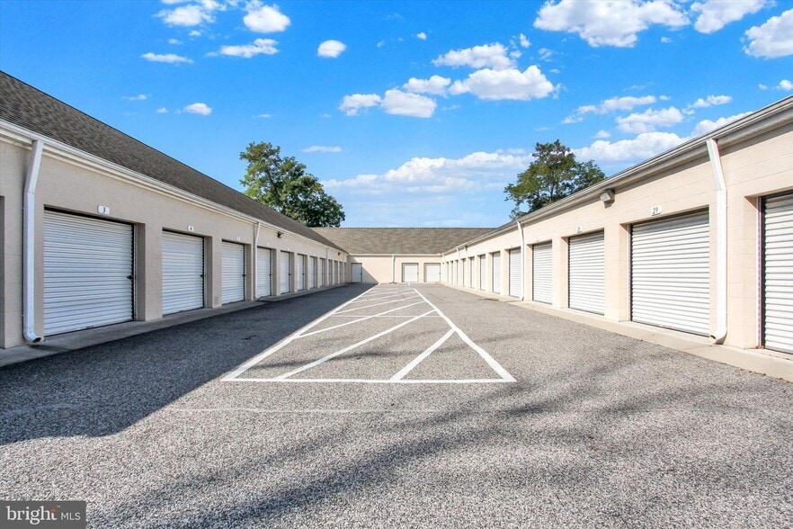 More Photos Of 370 Sheridan st, York Specialty For Sale