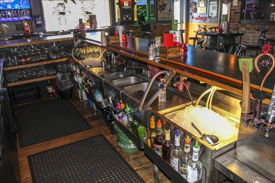 More Photos Of 6558 Lake Shore Rd, Derby Restaurant For Sale