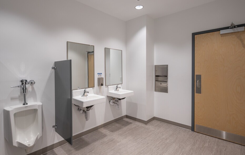 More Photos Of 2280 Lane Ave N, Jacksonville Unknown For Lease