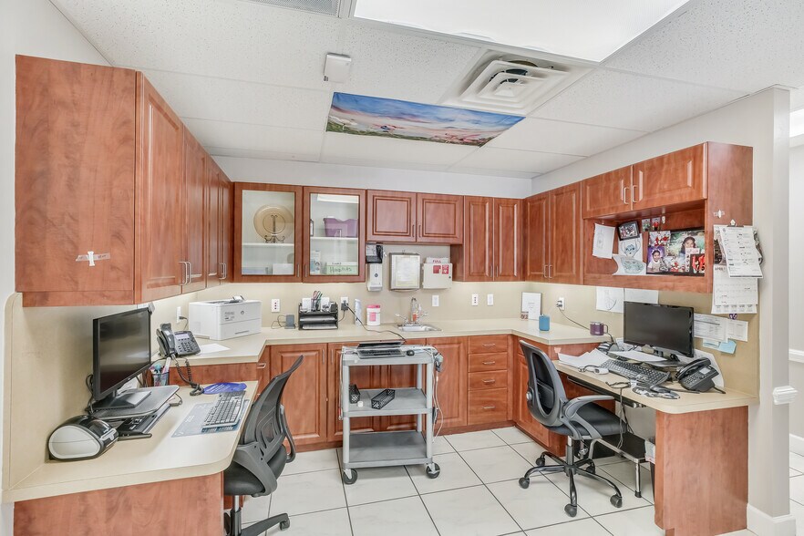 More Photos Of 13214 Palm Beach Blvd, Fort Myers Medical For Sale