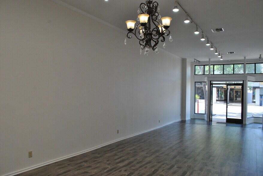 More Photos Of 375-391 E Main St, Ventura Storefront For Lease