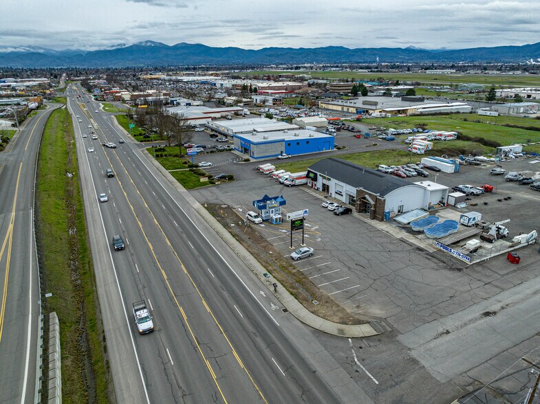 More Photos Of 3811 Crater Lake Hwy, Medford Warehouse For Sale