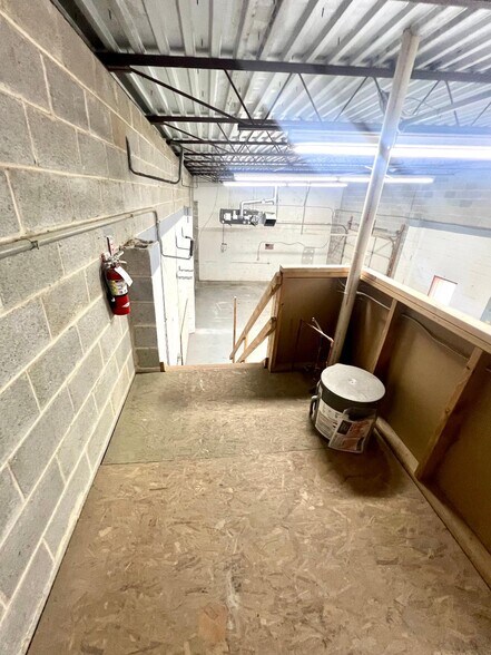 More Photos Of 802 E Pennsylvania Blvd, Feasterville Trevose Industrial For Lease