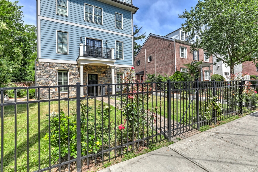 More Photos Of 2972 Lookout Pl NE, Atlanta Office Residential For Sale