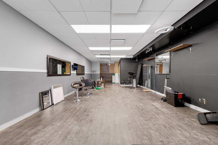 More Photos Of 276-280 Boul Saint-Luc, Saint-jean-sur-richelieu Storefront Retail Office For Lease