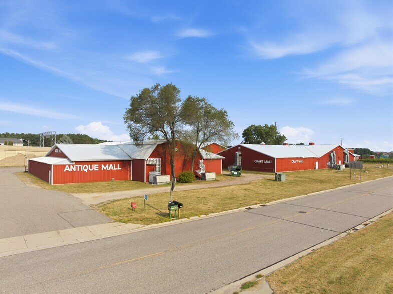 More Photos Of S2269 Timothy Ln, Baraboo General Retail For Sale