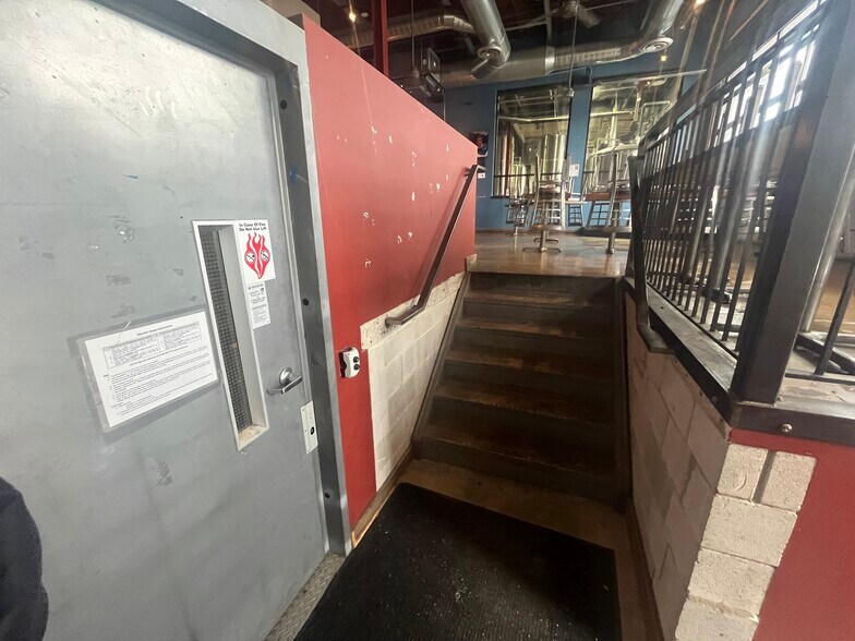 More Photos Of 4055 W Peterson Ave, Chicago Light Manufacturing For Lease