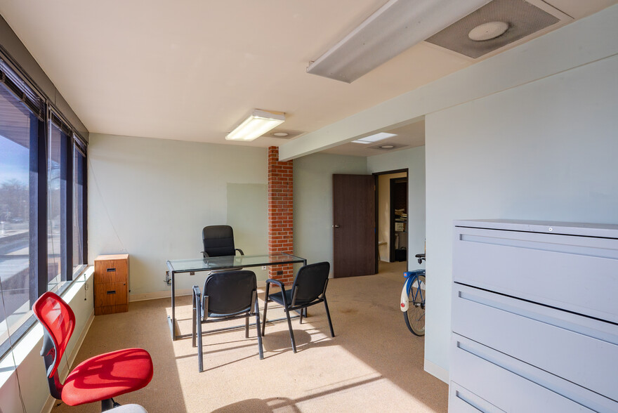 More Photos Of 24 9th Ave, Longmont Office For Sale