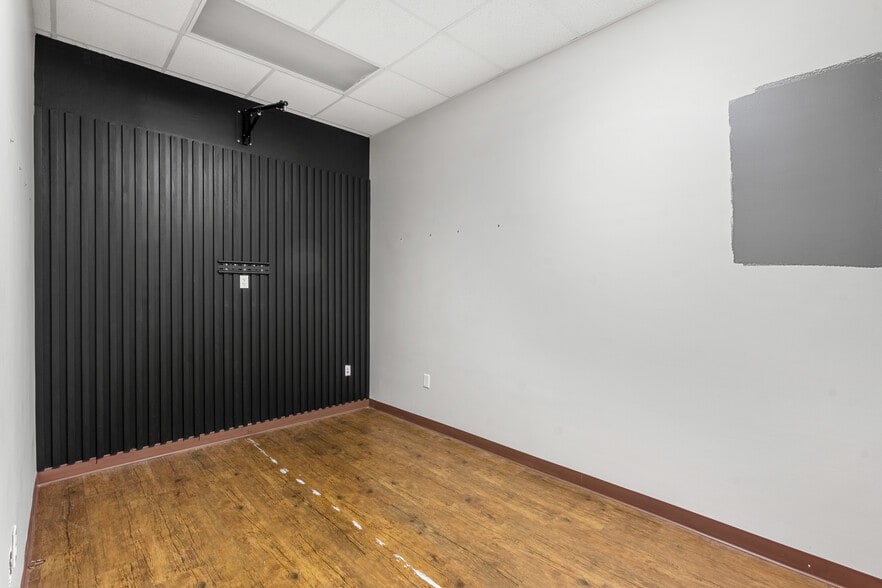 More Photos Of 1508-1510 S Harbor City Blvd, Melbourne Storefront For Lease