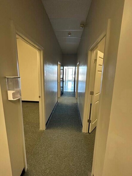 More Photos Of 121 Express Ln, Lansing Storefront Retail Office For Lease