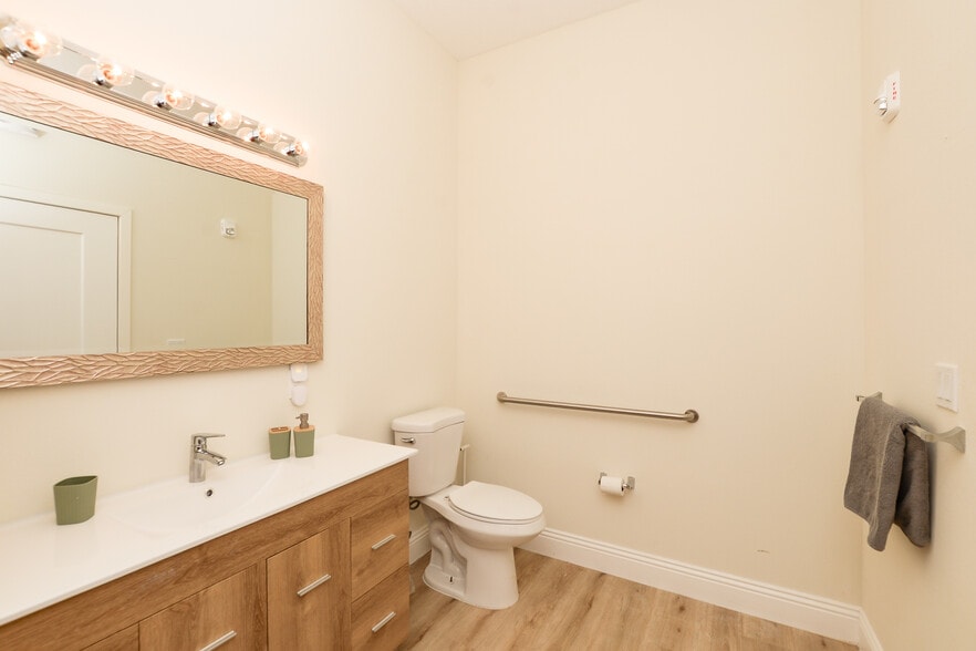 More Photos Of 4201 S 25th St, Fort Pierce Assisted Living For Sale