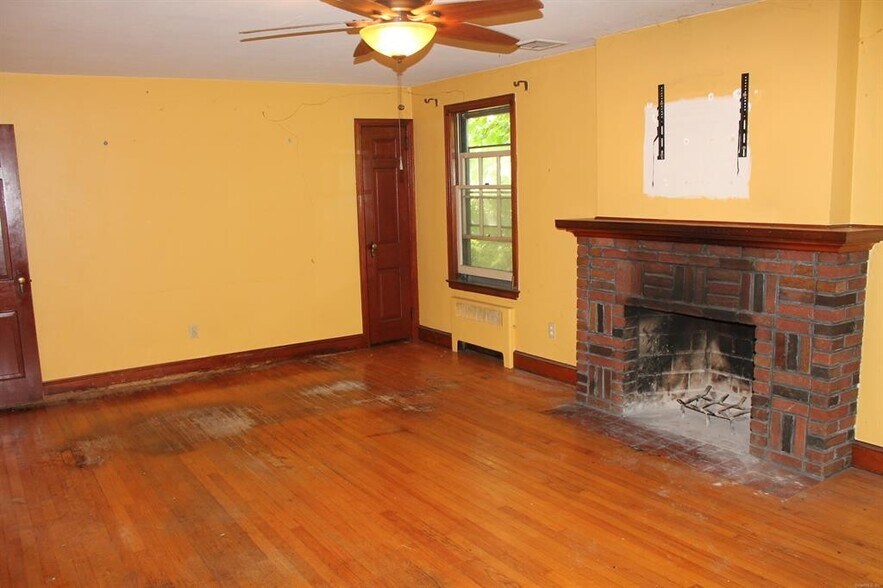More Photos Of 26 Edgewood Pl, Meriden Office For Sale