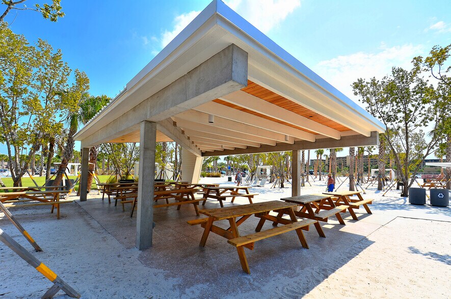 More Photos Of 5610 AVENIDA DEL MARE, Sarasota Specialty For Sale