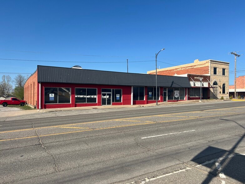 More Photos Of 517-519 W Main St, Yukon Storefront For Lease