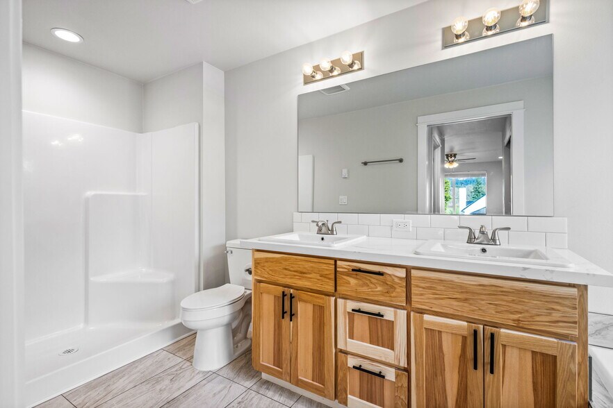 More Photos Of 3619 Green River Rd, Sweet Home Multifamily For Sale