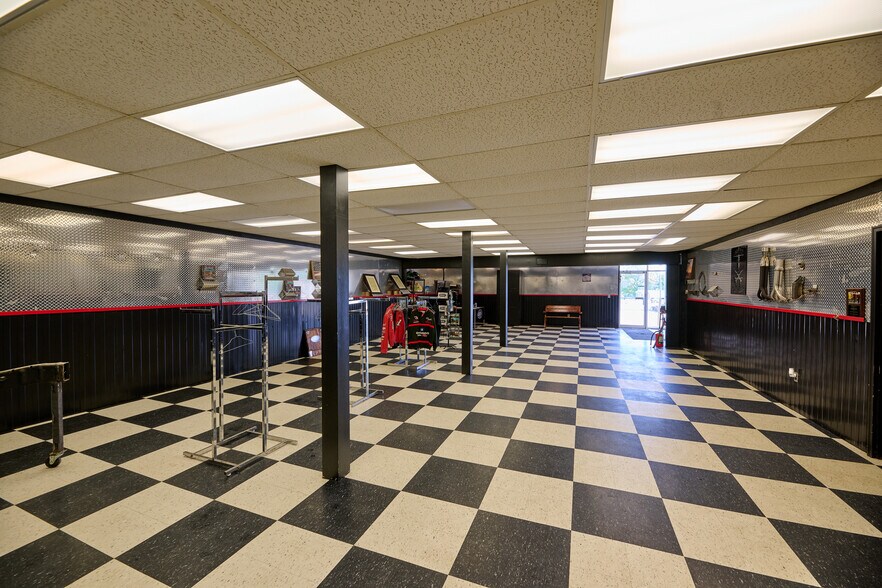 More Photos Of 7464 Sharon Mercer Rd, Mercer General Retail For Sale