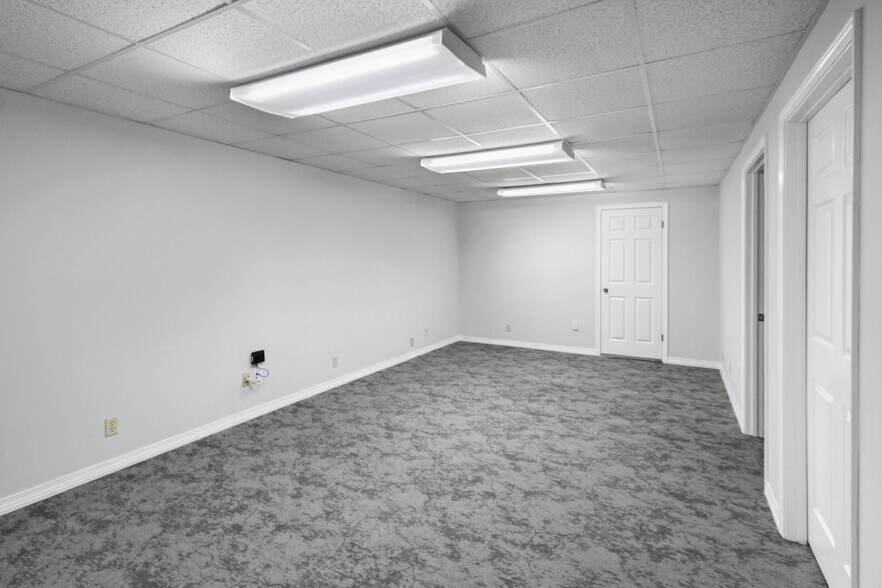 More Photos Of 307 S McKenzie St, Foley Office For Lease