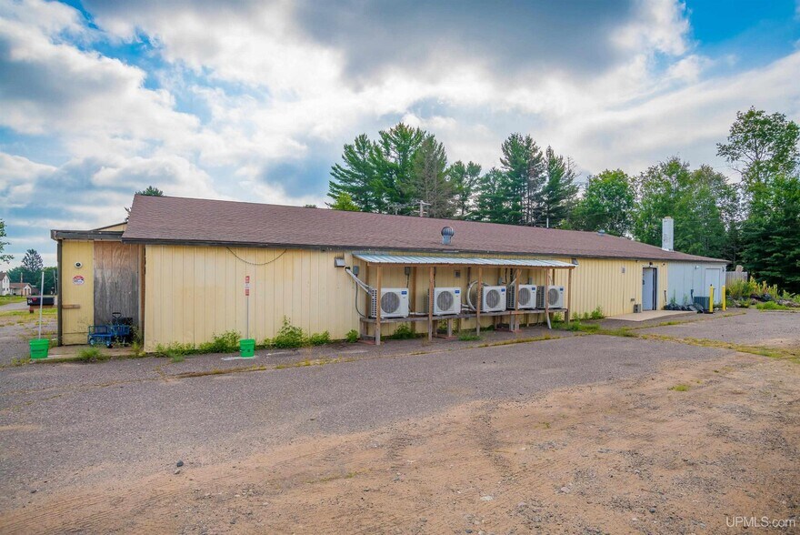 More Photos Of 154 Evergreen St, Republic Storefront For Sale