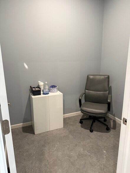 More Photos Of 150-158 Sullivan Ave, South Windsor Storefront Retail Office For Lease