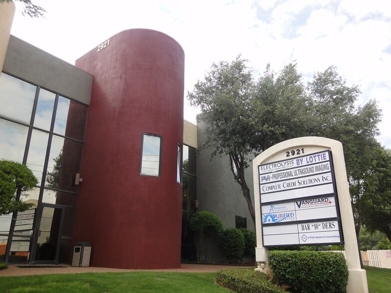 More Photos Of 2921 Brown Trl, Bedford Office For Lease