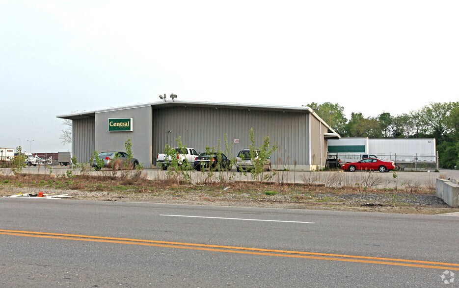 More Photos Of 5036 Gardner Ave, Kansas City Truck Terminal For Lease
