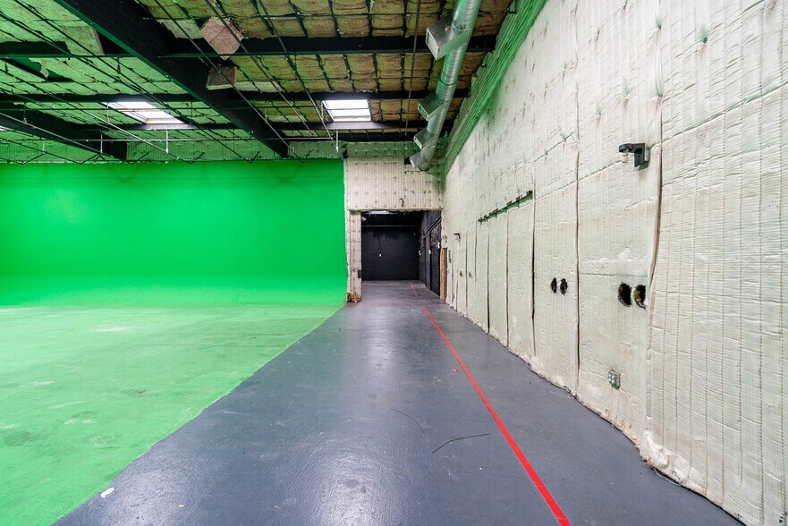 More Photos Of 1001 Chestnut St, Burbank Warehouse For Lease