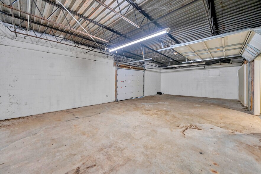 More Photos Of 10509 Dixie Hwy, Louisville Freestanding For Lease