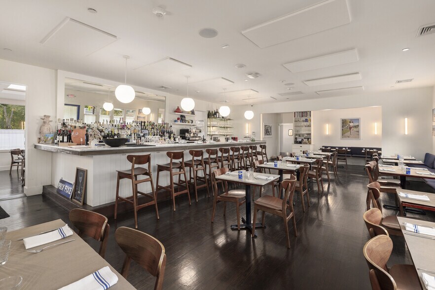 More Photos Of 1970 Montauk Hwy, Bridgehampton Restaurant For Sale