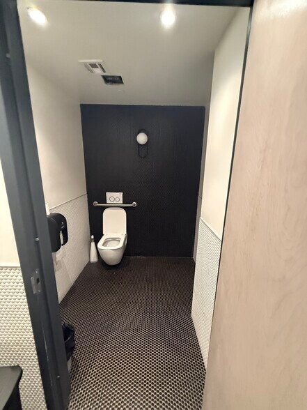More Photos Of 65 S 11th St, Brooklyn Office For Lease