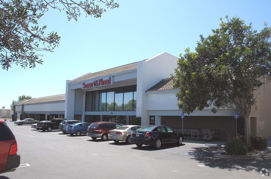 Primary Photo Of 1711-1723 S Broadway Dr, Santa Maria General Retail For Lease