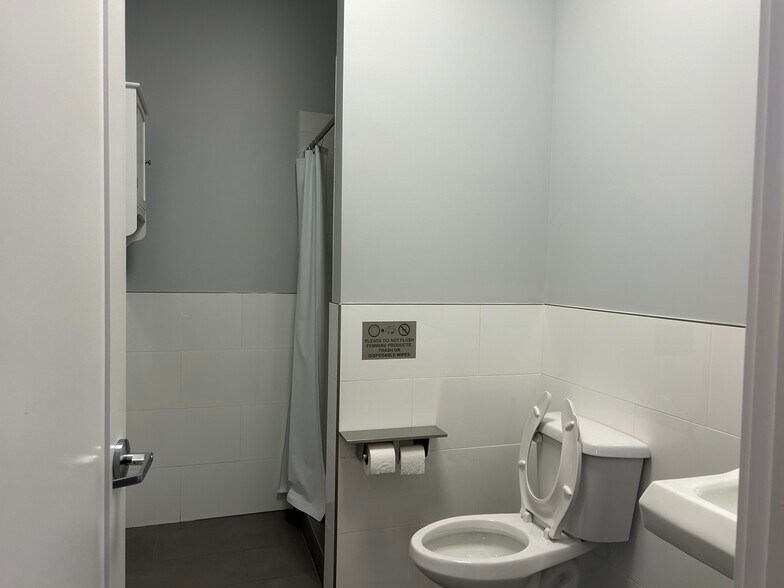 More Photos Of 564 W 700 S, Pleasant Grove Office For Lease