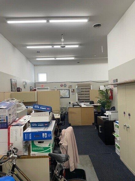 More Photos Of 8858-8898 Louisiana St, Merrillville Light Distribution For Lease