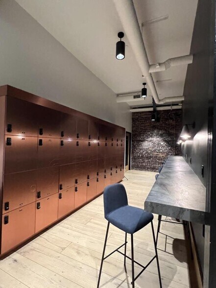More Photos Of 5211 W Adams Blvd, Los Angeles Storefront Retail Office For Lease