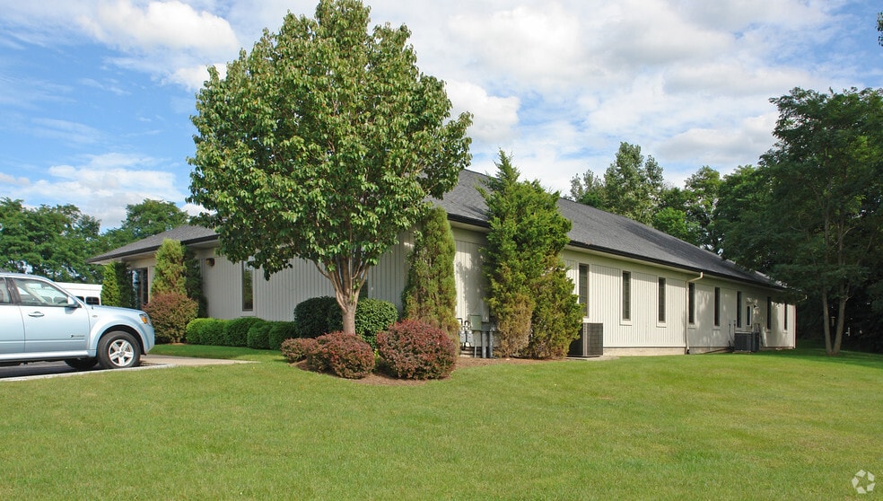 More Photos Of 15 High Tech Dr, Rochester Medical For Lease