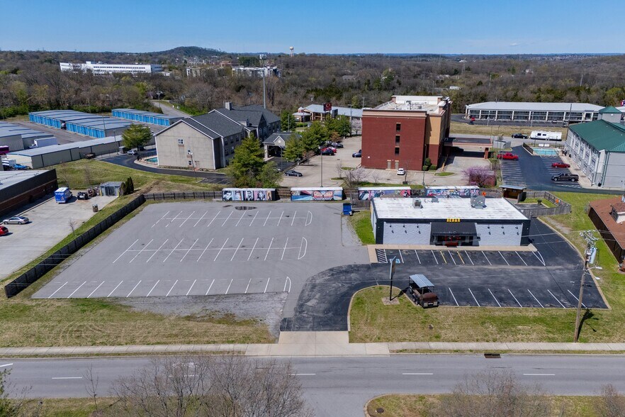 More Photos Of 3248 Blackwood Dr, Nashville Bar For Sale