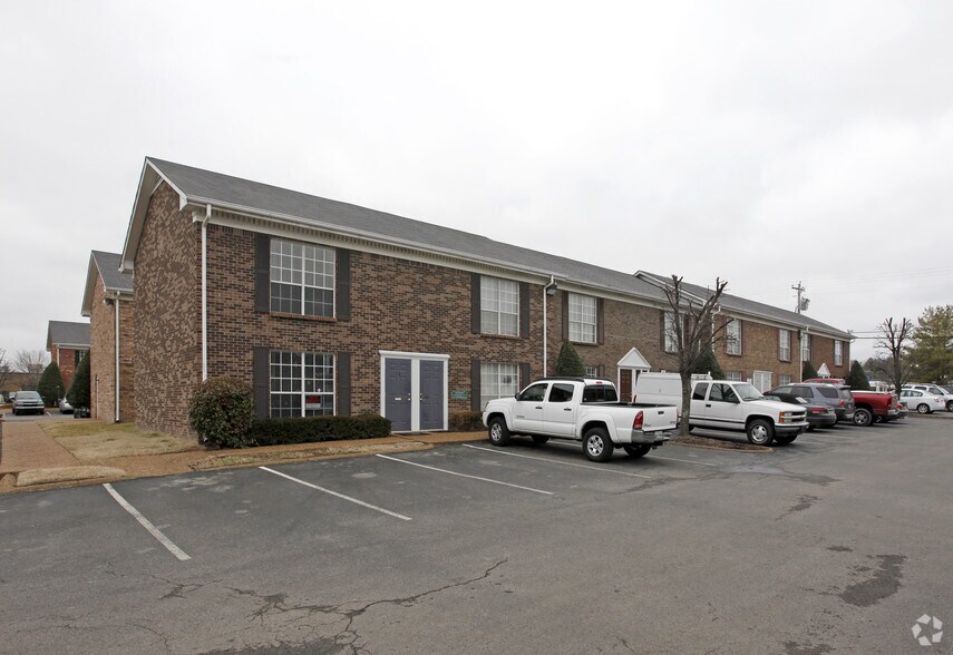 Primary Photo Of 109 Holiday Ct, Franklin Office For Lease