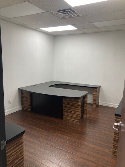 More Photos Of 1196 Wigwam Pky, Henderson Manufacturing For Sale