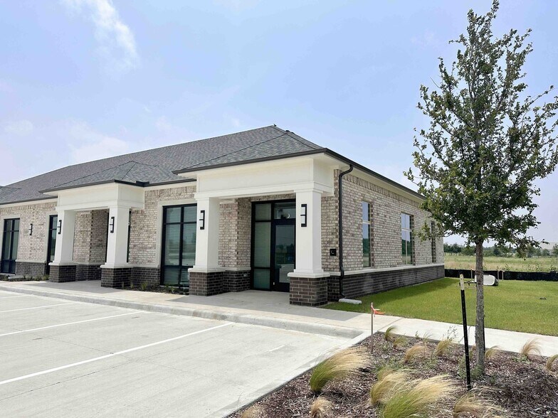 More Photos Of 1630 W Prosper Trl, Prosper Medical For Lease