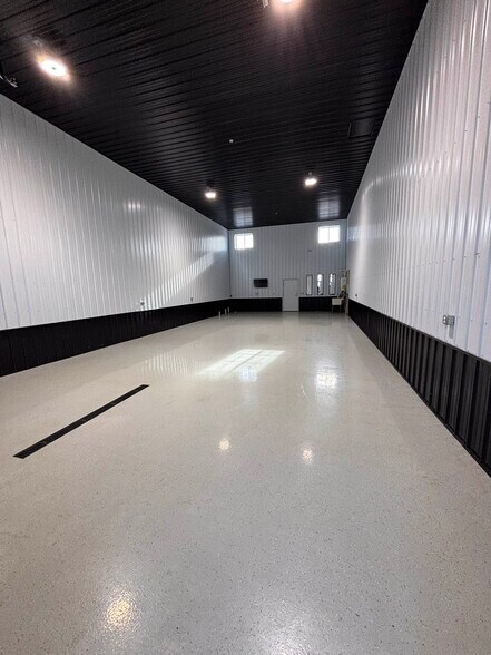 More Photos Of 16765 198th Ave, Big Lake Showroom For Sale