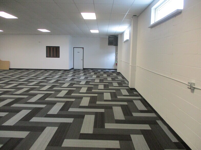 More Photos Of 900 Jefferson Rd, Rochester General Retail For Lease