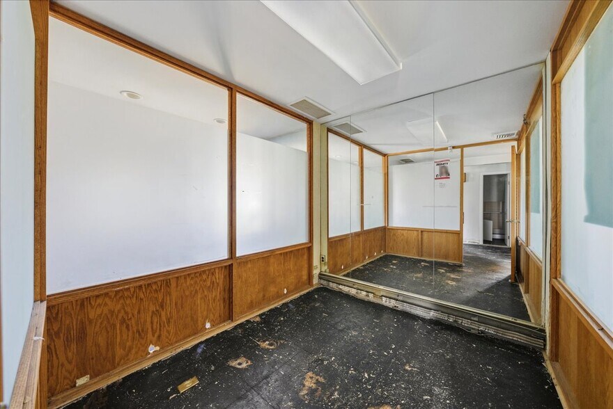 More Photos Of 2132 Central Park Ave, Yonkers Freestanding For Sale