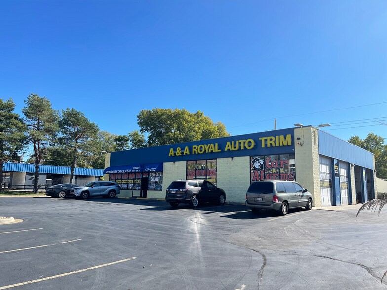 Primary Photo Of 647 W 39th St, Kansas City Freestanding For Sale