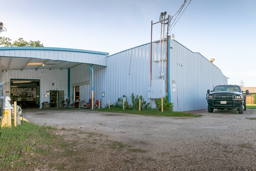 More Photos Of 119 Oldham St, Houston Warehouse For Sale