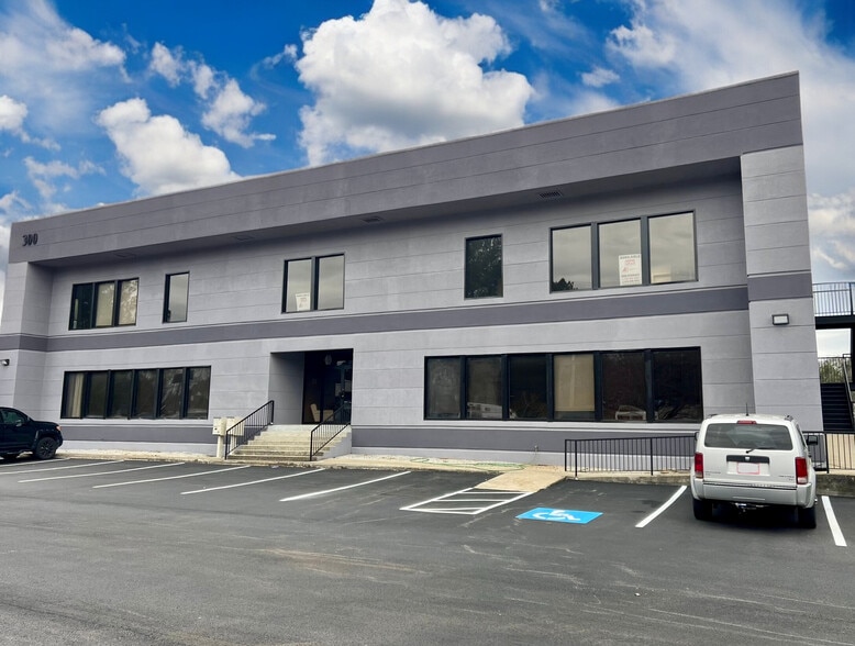 More Photos Of 300 White Ingram Pky, Dallas Office For Lease