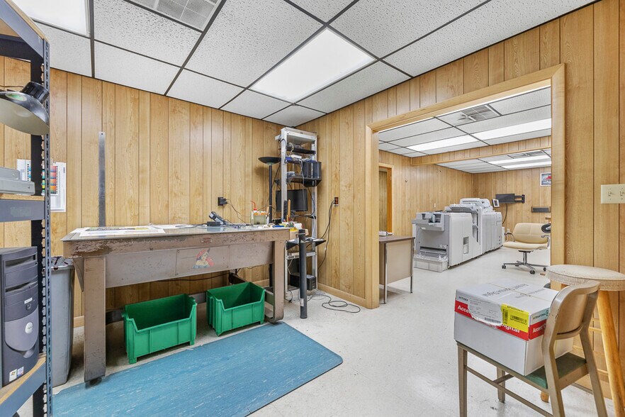 More Photos Of 14924 Beloit Snodes Rd, Beloit Manufacturing For Lease