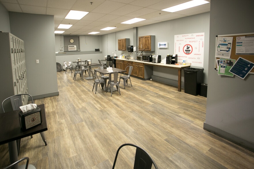 More Photos Of 600 Sanders St, Scranton Warehouse For Sale