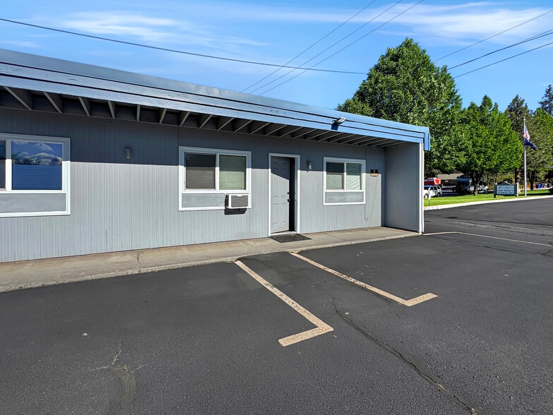 More Photos Of 671 NE Greenwood Ave, Bend Office For Lease